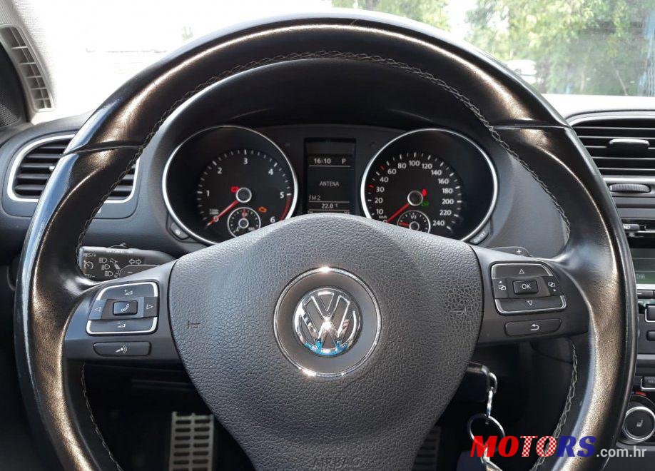 2011' Volkswagen Golf VI 1,6 Tdi photo #1