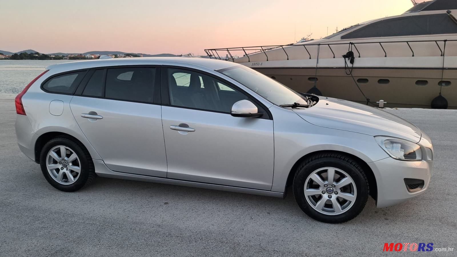 2013' Volvo V60 D2 photo #4