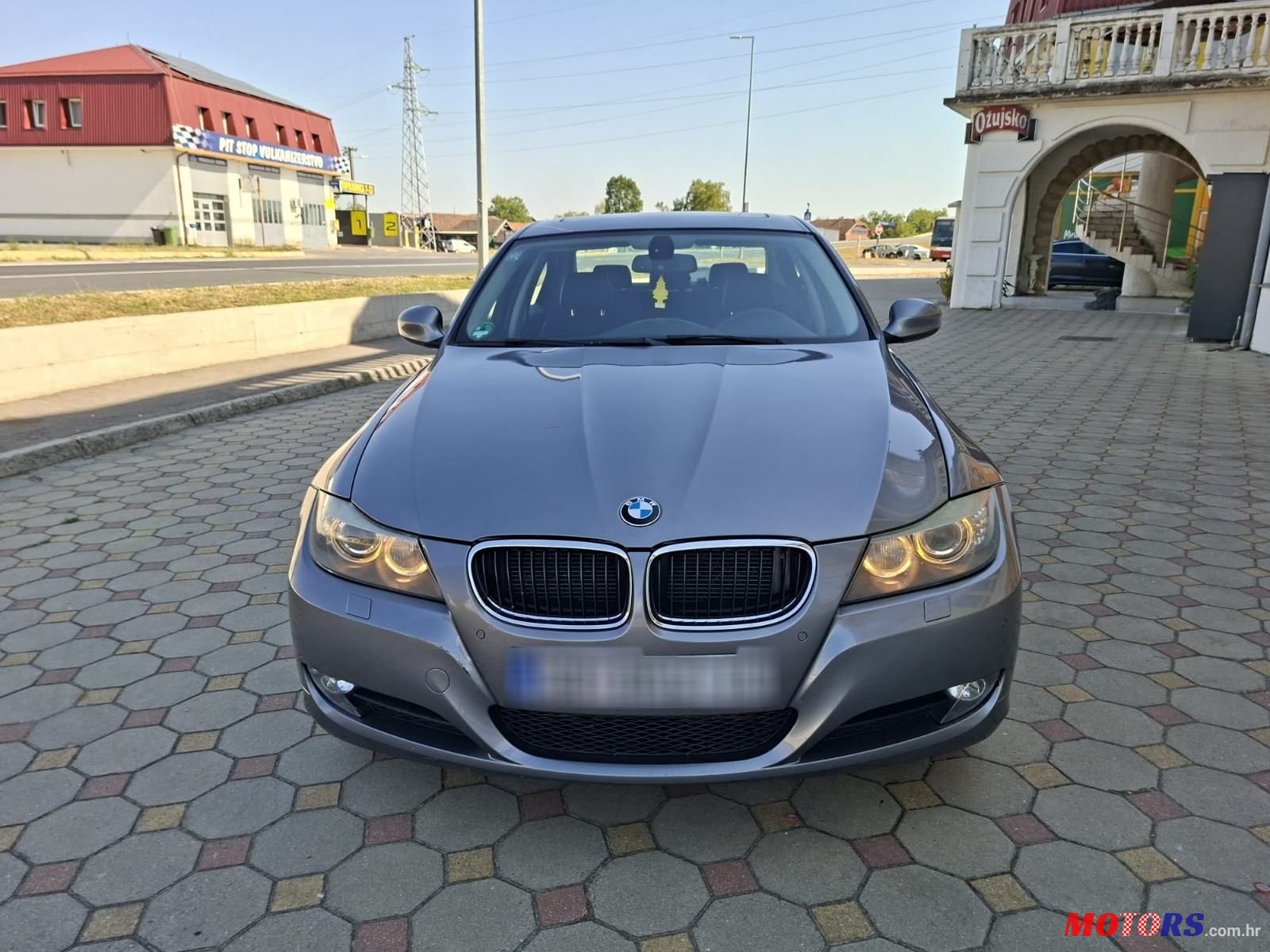 2011' BMW Serija 3 318D photo #1
