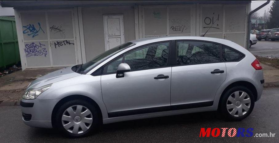 2006' Citroen C4 1,6 I 16V Sx photo #1