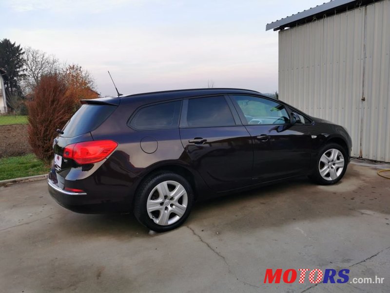 2015' Opel Astra Karavan photo #4