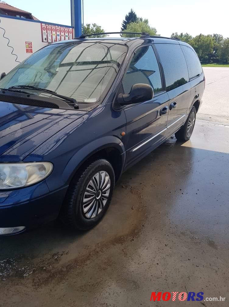 2001' Chrysler Grand Voyager photo #3