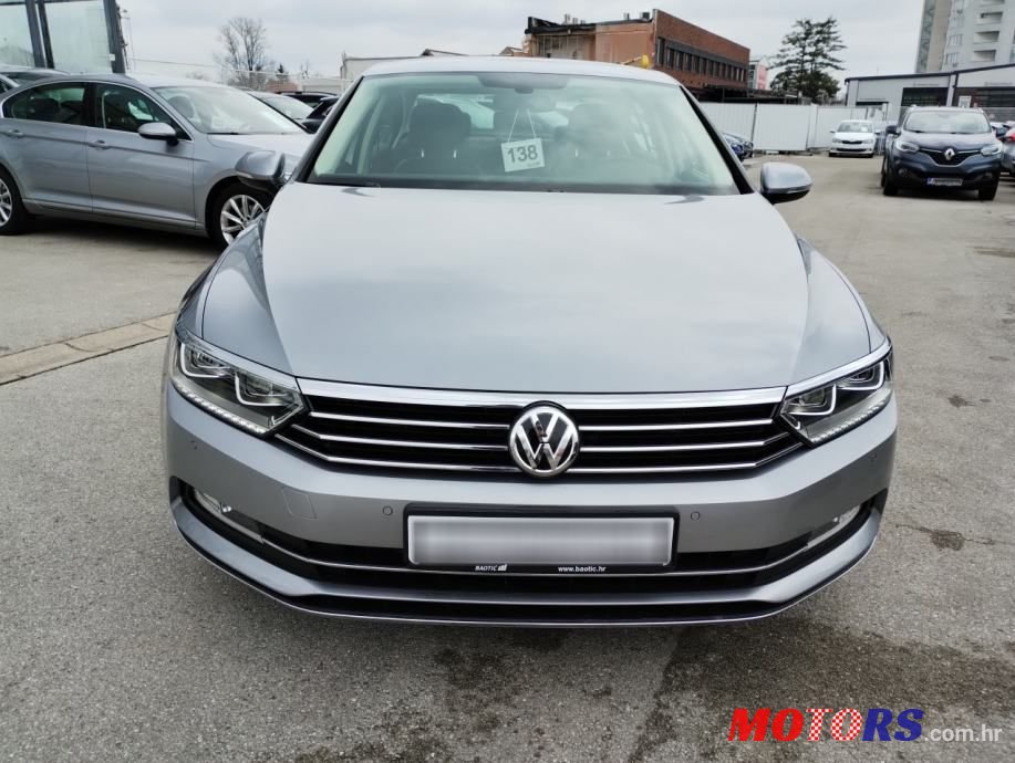 2018' Volkswagen Passat photo #2