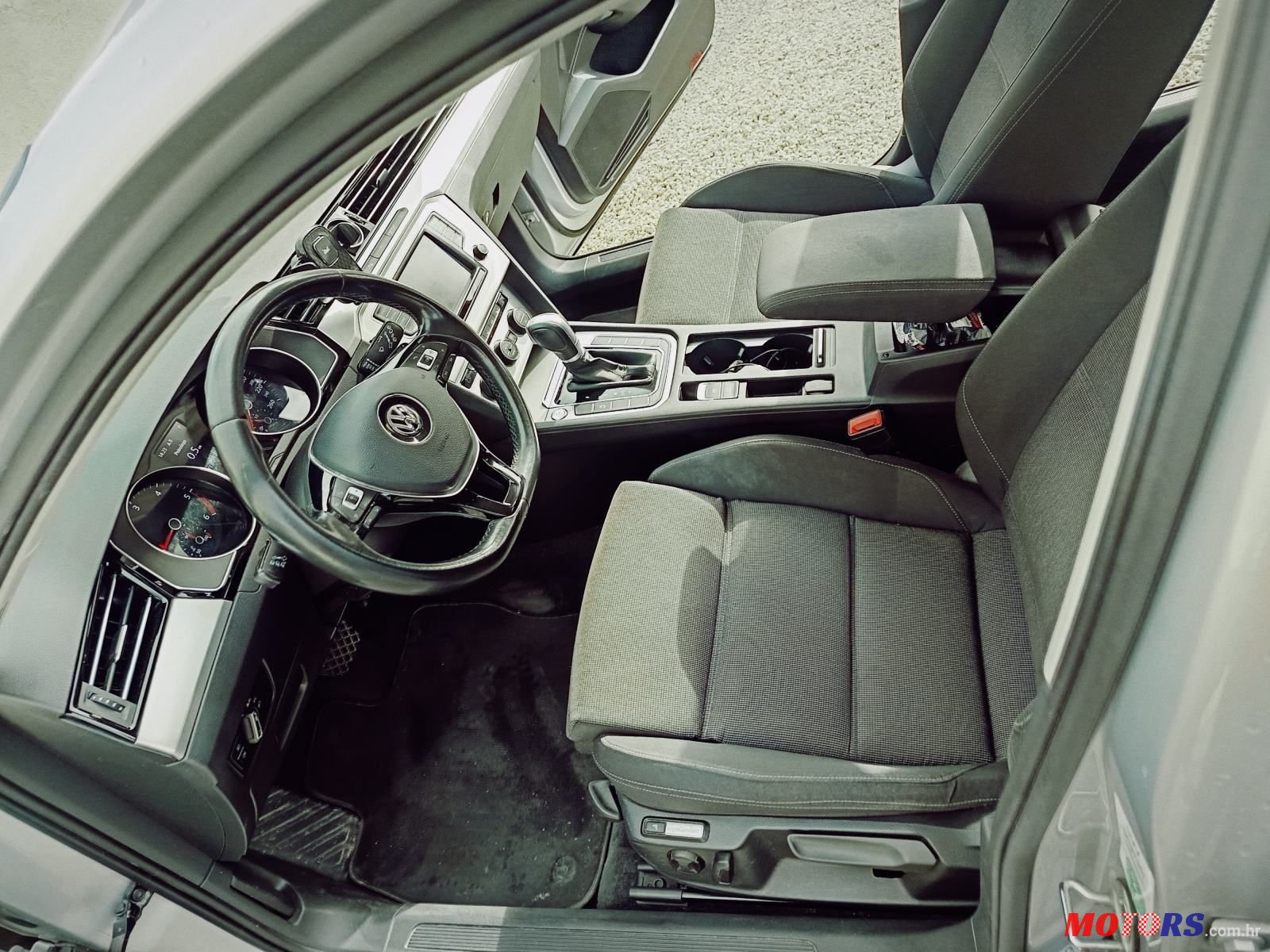 2017' Volkswagen Passat Variant photo #6