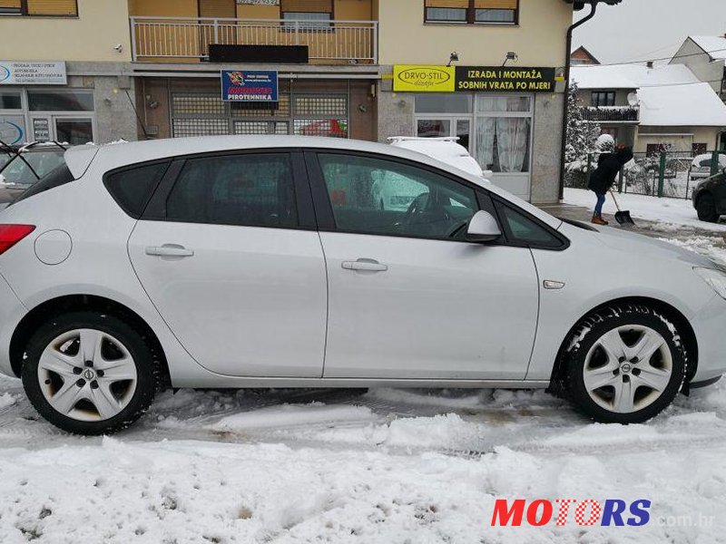 2011' Opel Astra 1,7 Cdti photo #1