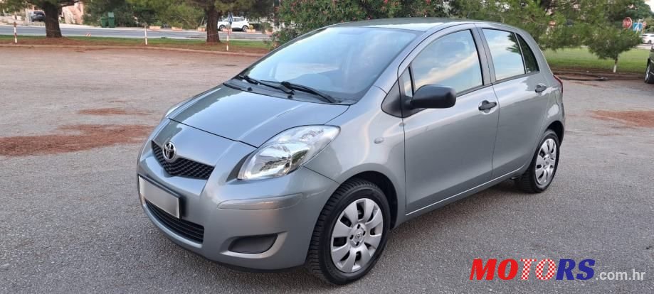 2011' Toyota Yaris photo #1