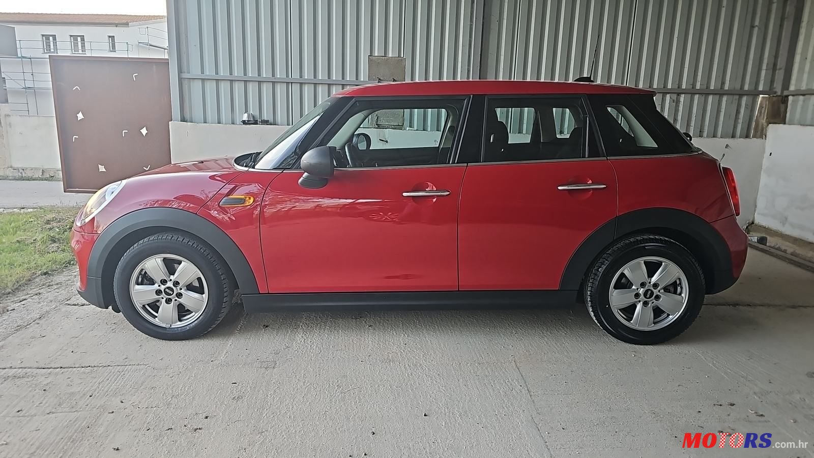 2017' MINI Cooper Diesel F55 photo #2