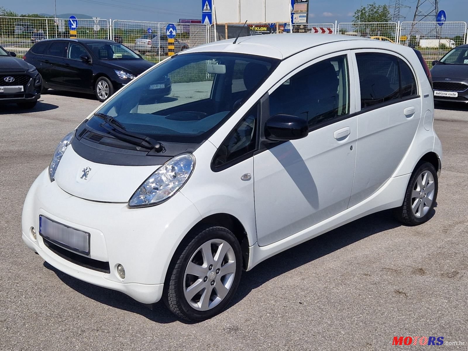 2011' Peugeot iOn Electric photo #3