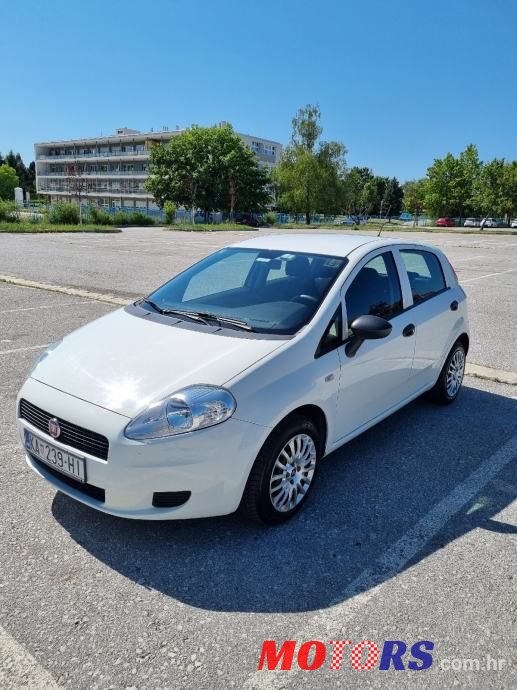 2010' Fiat Grande Punto 1,4 photo #1