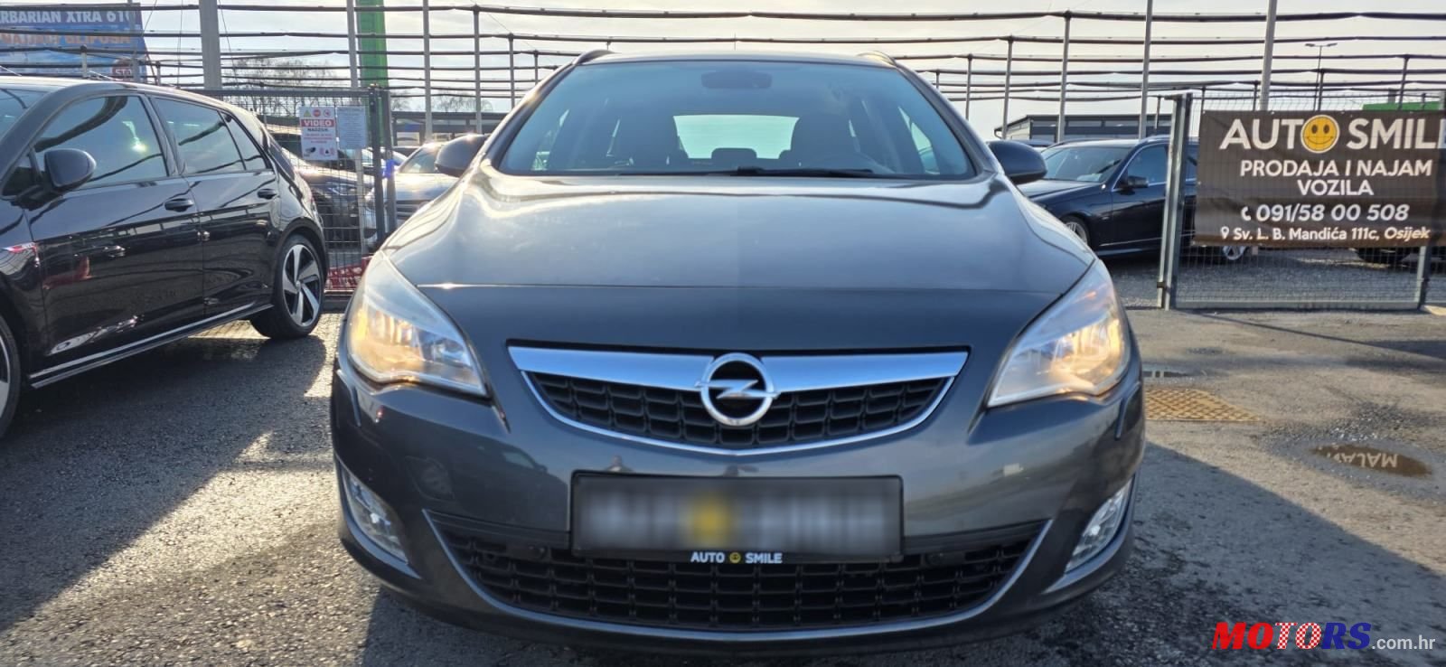 2012' Opel Astra Karavan photo #3