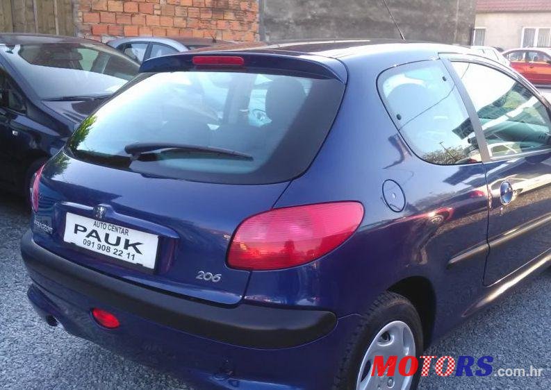 2002' Peugeot 206 206 1,1 photo #2