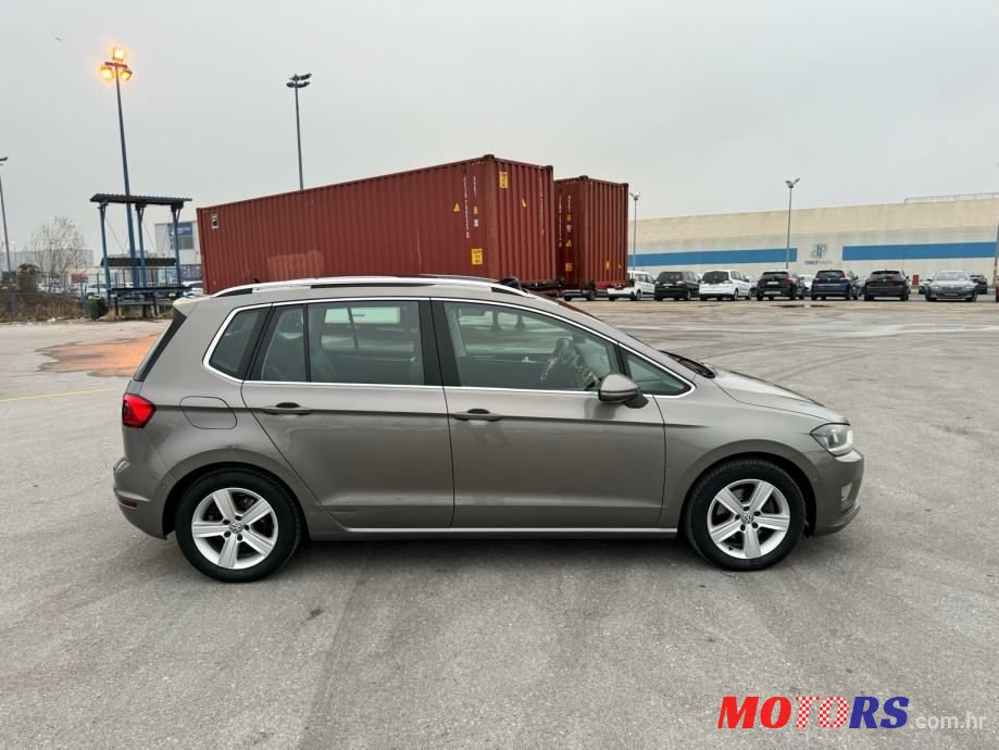 2016' Volkswagen Golf Sportsvan photo #4