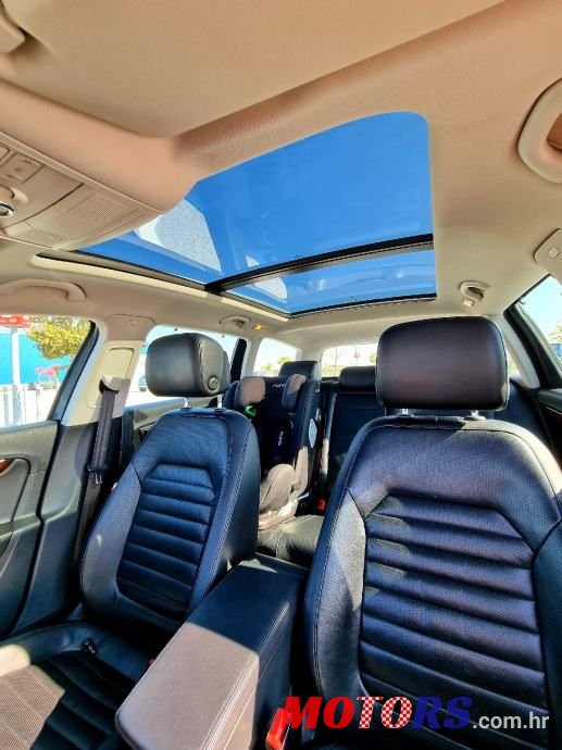 2012' Volkswagen Passat Variant photo #2