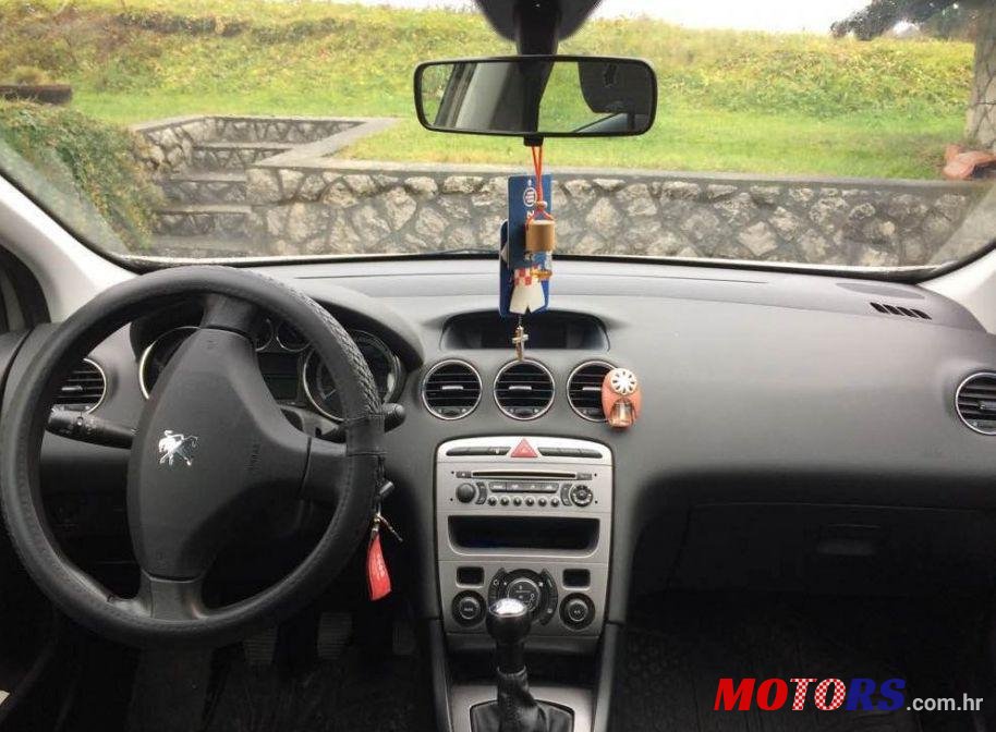 2011' Peugeot 308 1,4 16V Vti photo #2