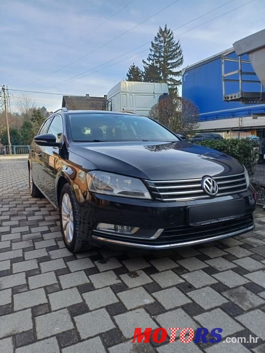 2011' Volkswagen Passat Variant photo #1