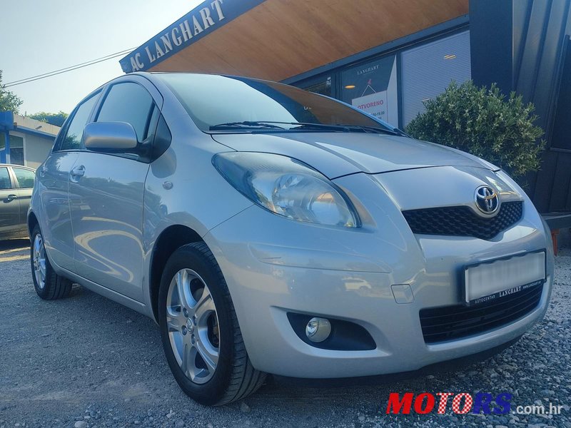 2011' Toyota Yaris 1,3 3 Vvt-I photo #1