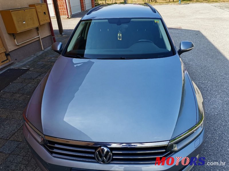 2019' Volkswagen Passat Variant photo #2