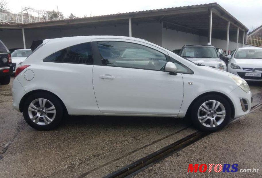2012' Opel Corsa Mjt photo #1
