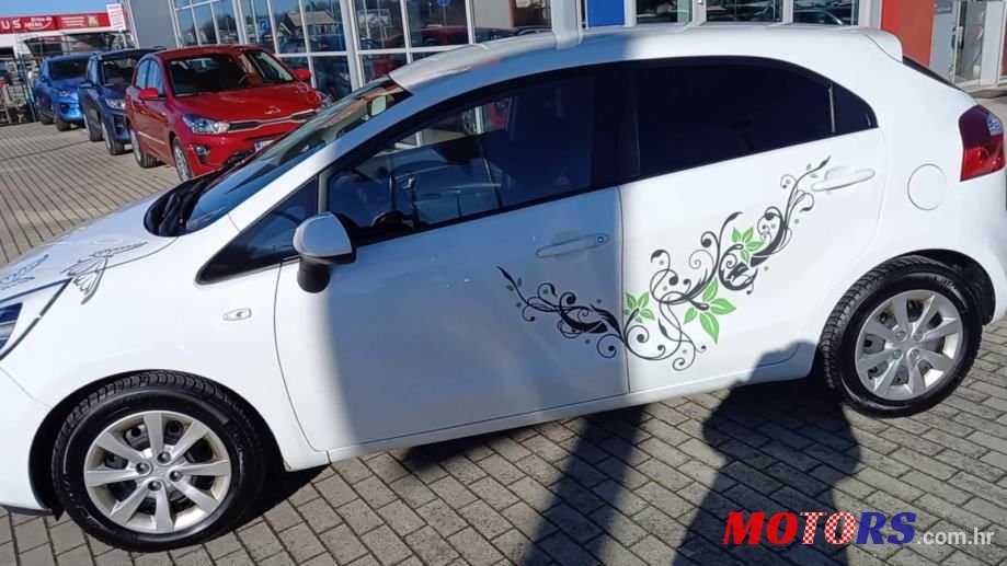 2015' Kia Rio photo #5