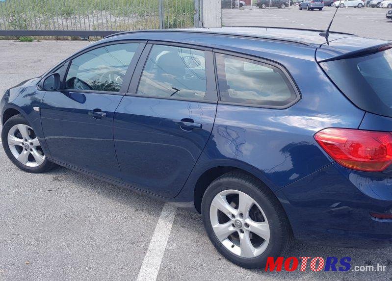 2012' Opel Astra 1,7 Cdti photo #2