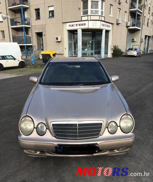 2001' Mercedes-Benz E-Klasa 220 Classic photo #2