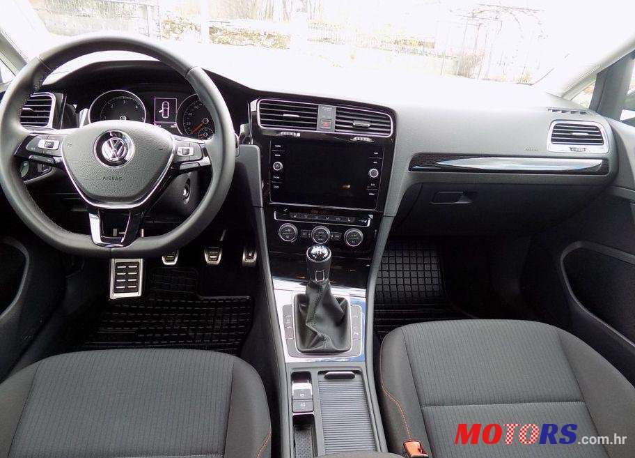 2017' Volkswagen Golf VII Variant photo #1