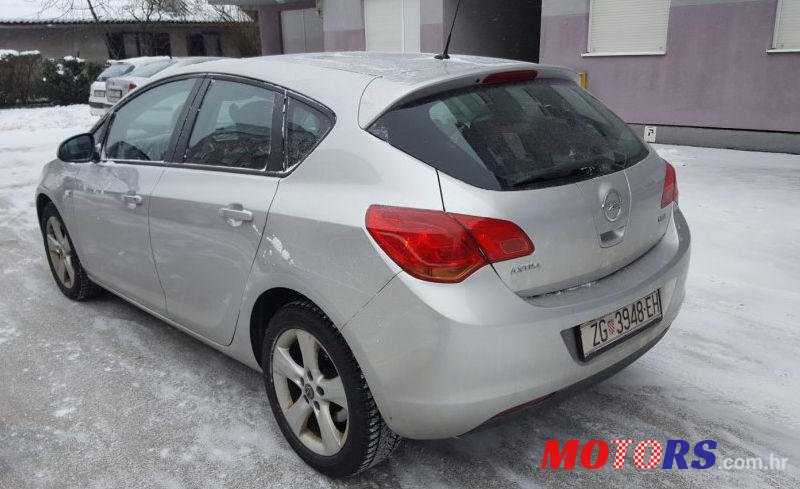 2010' Opel Astra 1,7 Cdti photo #1