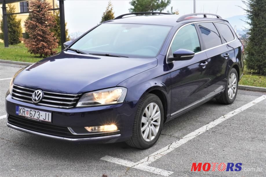2011' Volkswagen Passat Variant photo #5