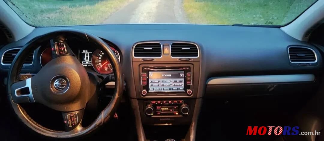 2010' Volkswagen Golf VI 1,6 Tdi photo #1