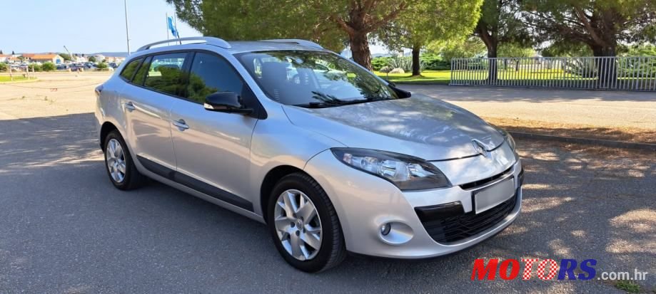 2011' Renault Megane Grandtour photo #1