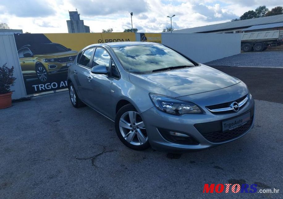 2013' Opel Astra 1,3 Cdti photo #1