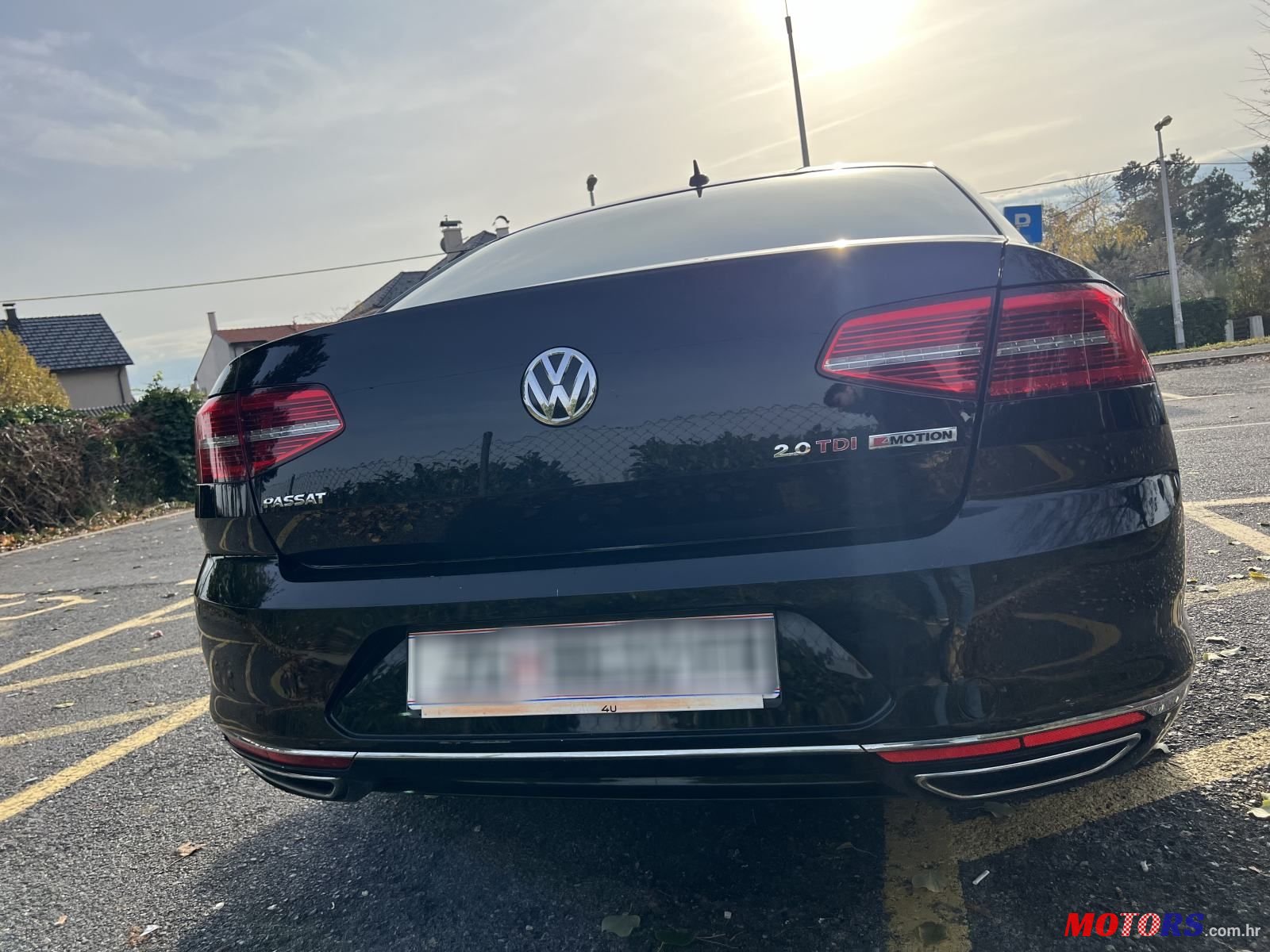 2016' Volkswagen Passat 4Motion photo #4