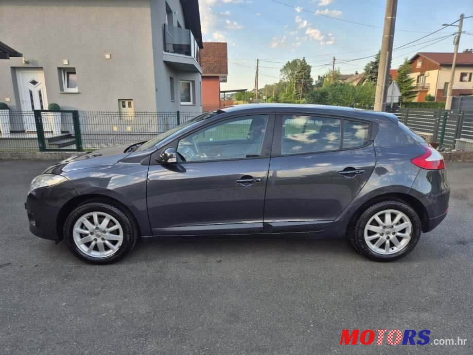 2010' Renault Megane 1.6 16V photo #2