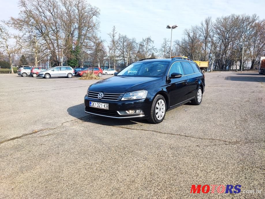 2011' Volkswagen Passat Variant photo #2