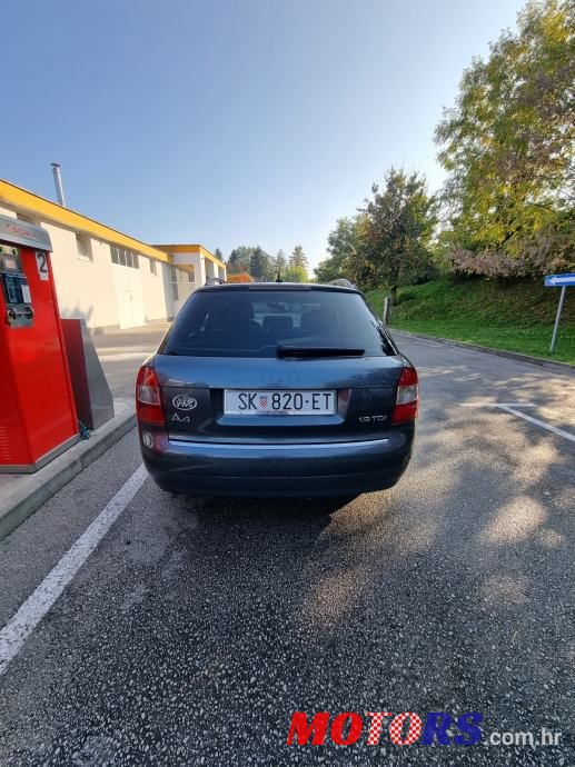 2004' Audi A4 Avant photo #2