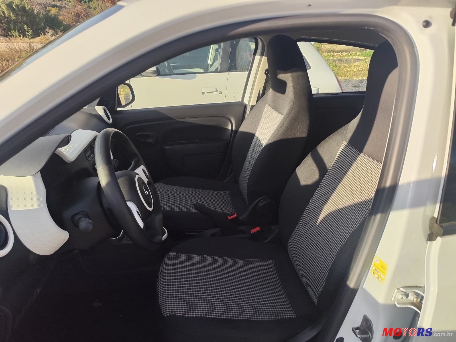 2020' Renault Twingo Sce photo #6