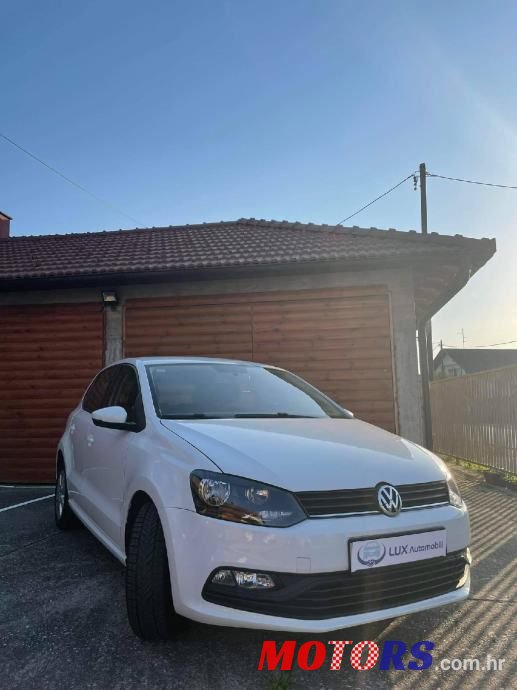 2016' Volkswagen Polo photo #2