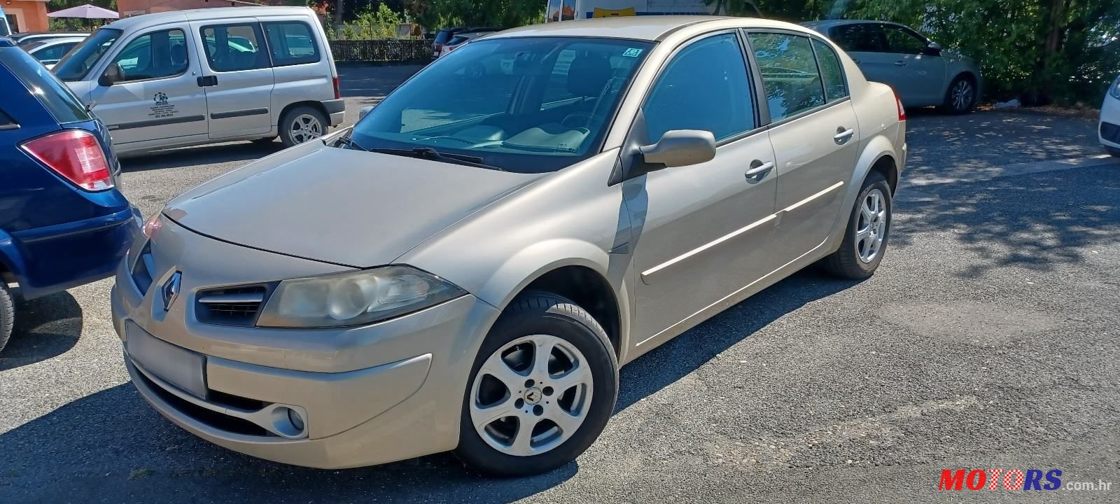 2010' Renault Megane Sedan photo #1