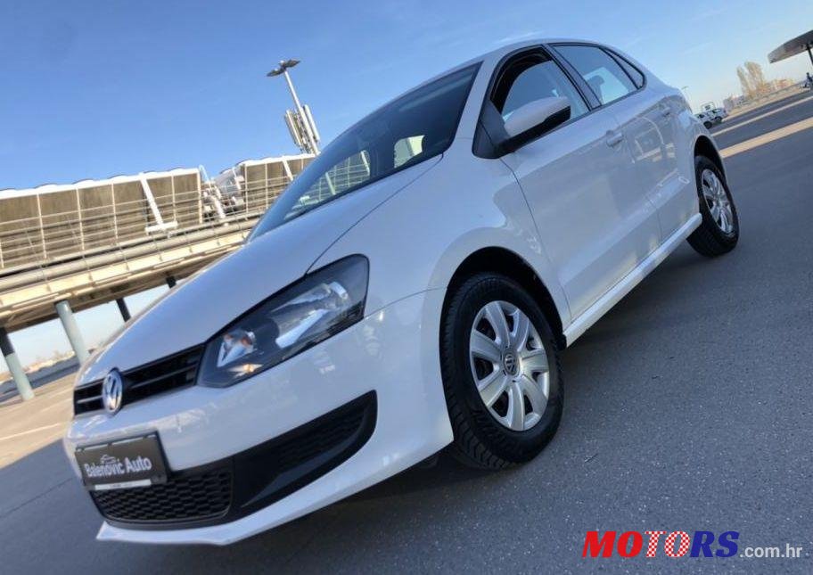 2014' Volkswagen Polo photo #1