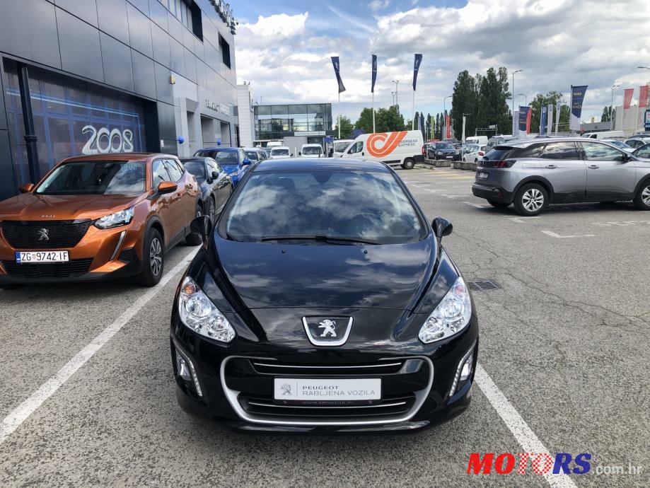 2013' Peugeot 308 photo #2