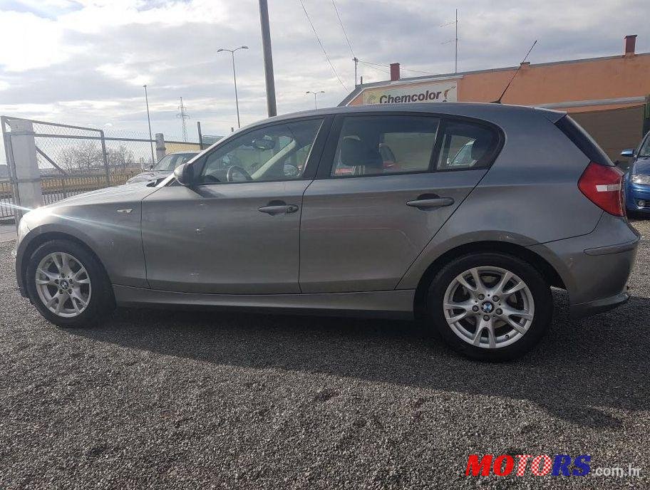 2010' BMW 1 Series 118D photo #1