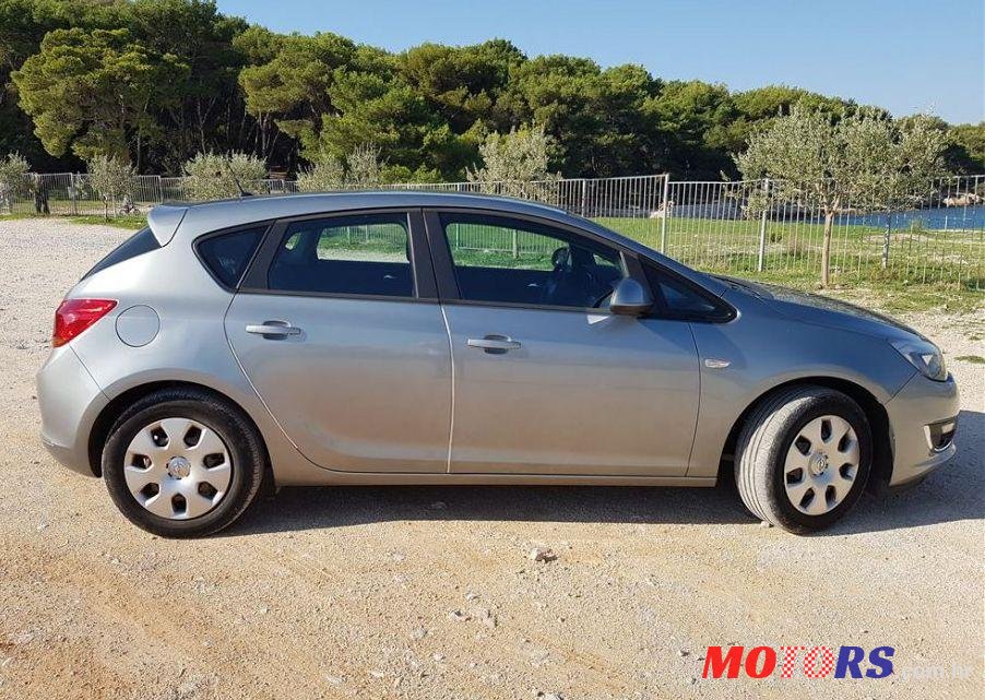 2013' Opel Astra 1.4 J photo #1