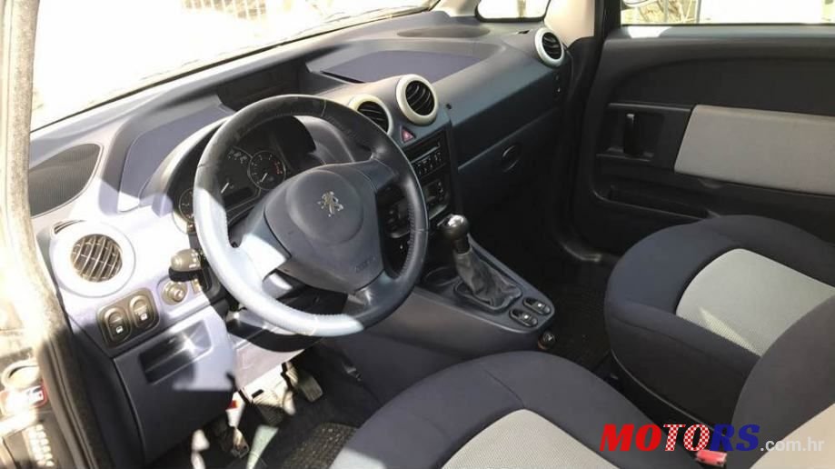 2006' Peugeot 1007 1.6 Hdi photo #4