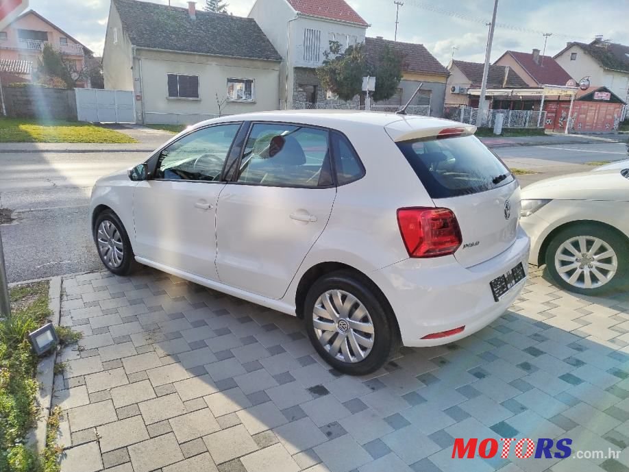 2015' Volkswagen Polo photo #6