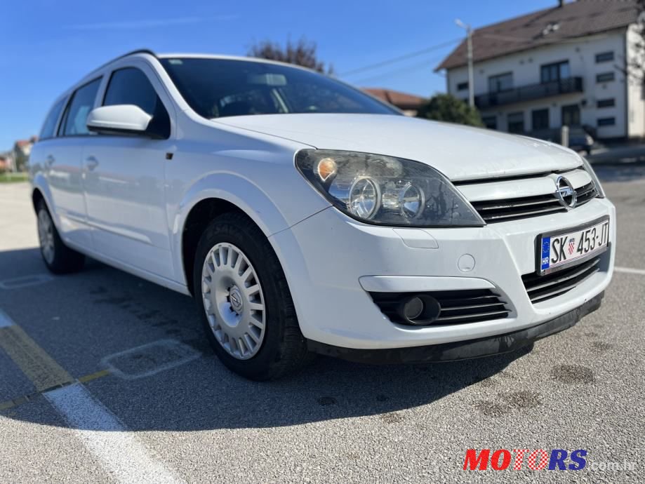 2005' Opel Astra Karavan photo #3