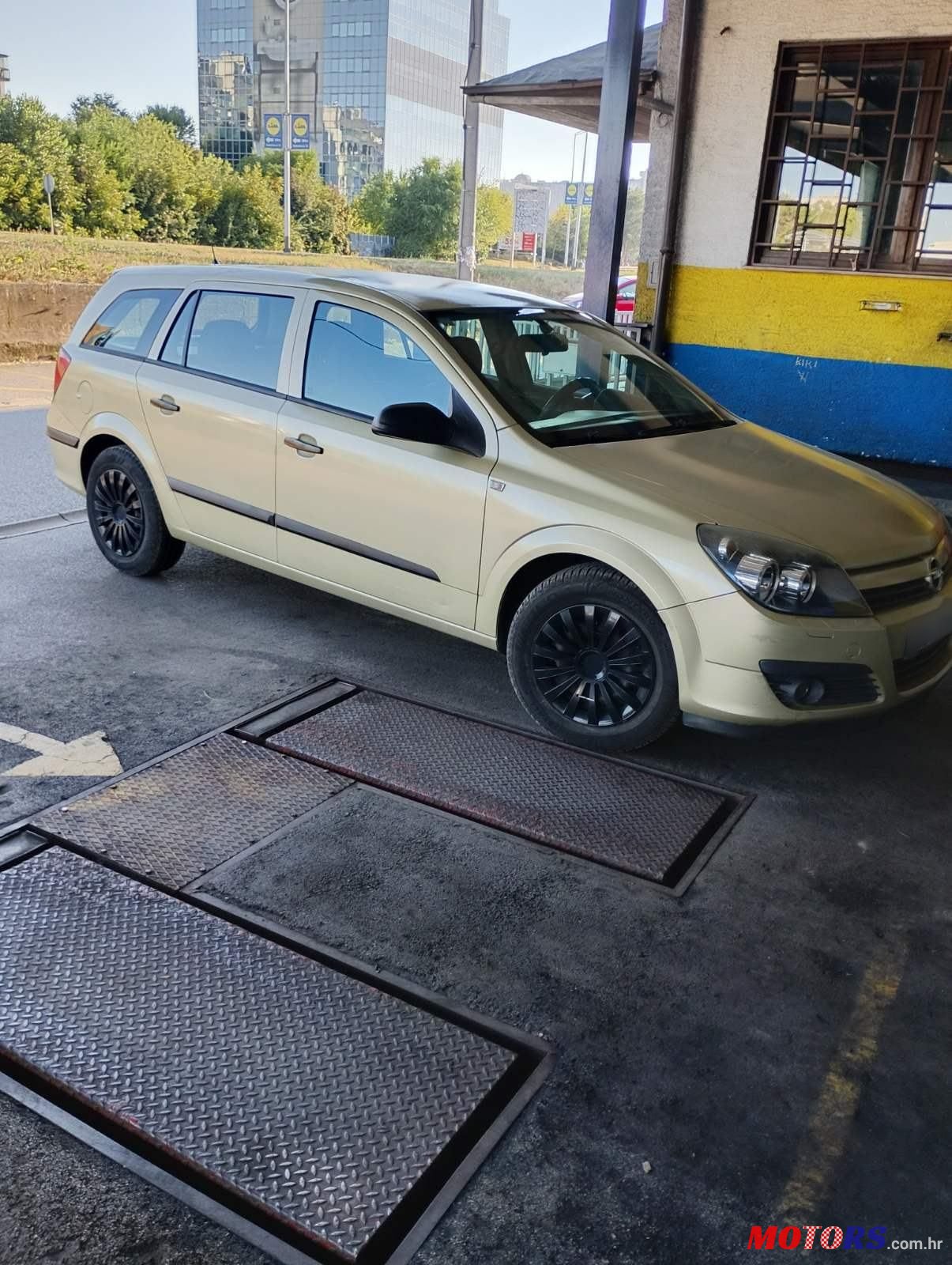 2005' Opel Astra 1,7 Cdti photo #1