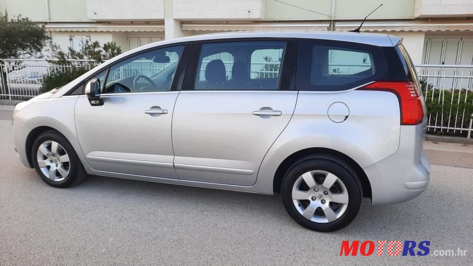 2011' Peugeot 5008 1,6 Hdi photo #3