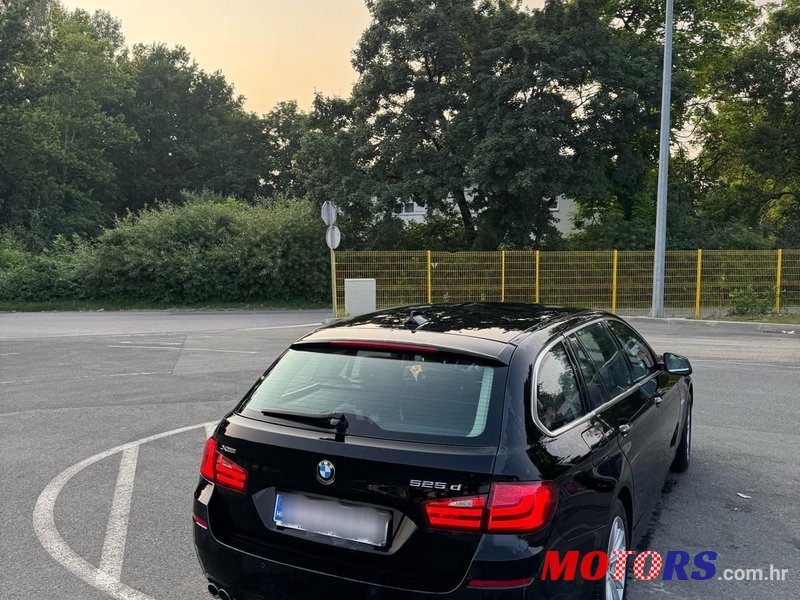 2013' BMW Serija 5 Touring 525Xd photo #6