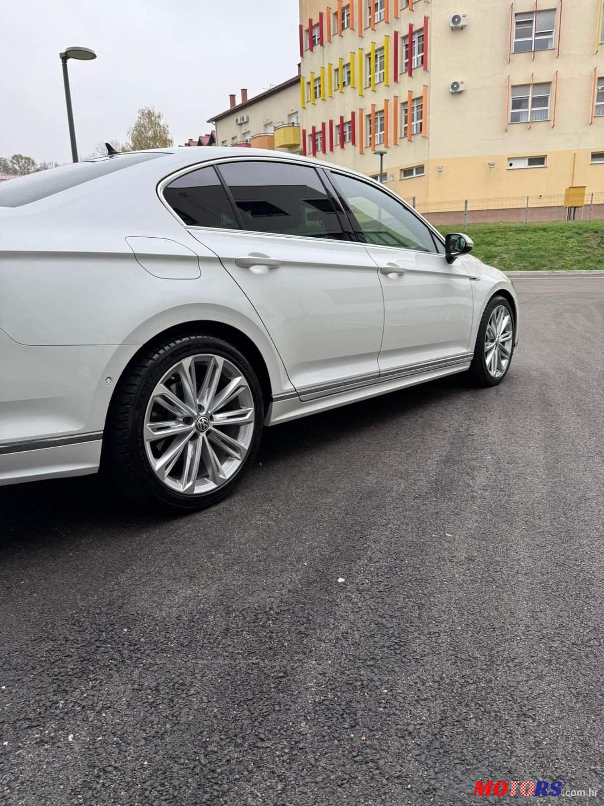 2017' Volkswagen Passat photo #3