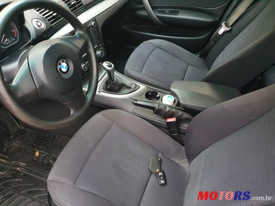 2010' BMW Serija 1 118D photo #6